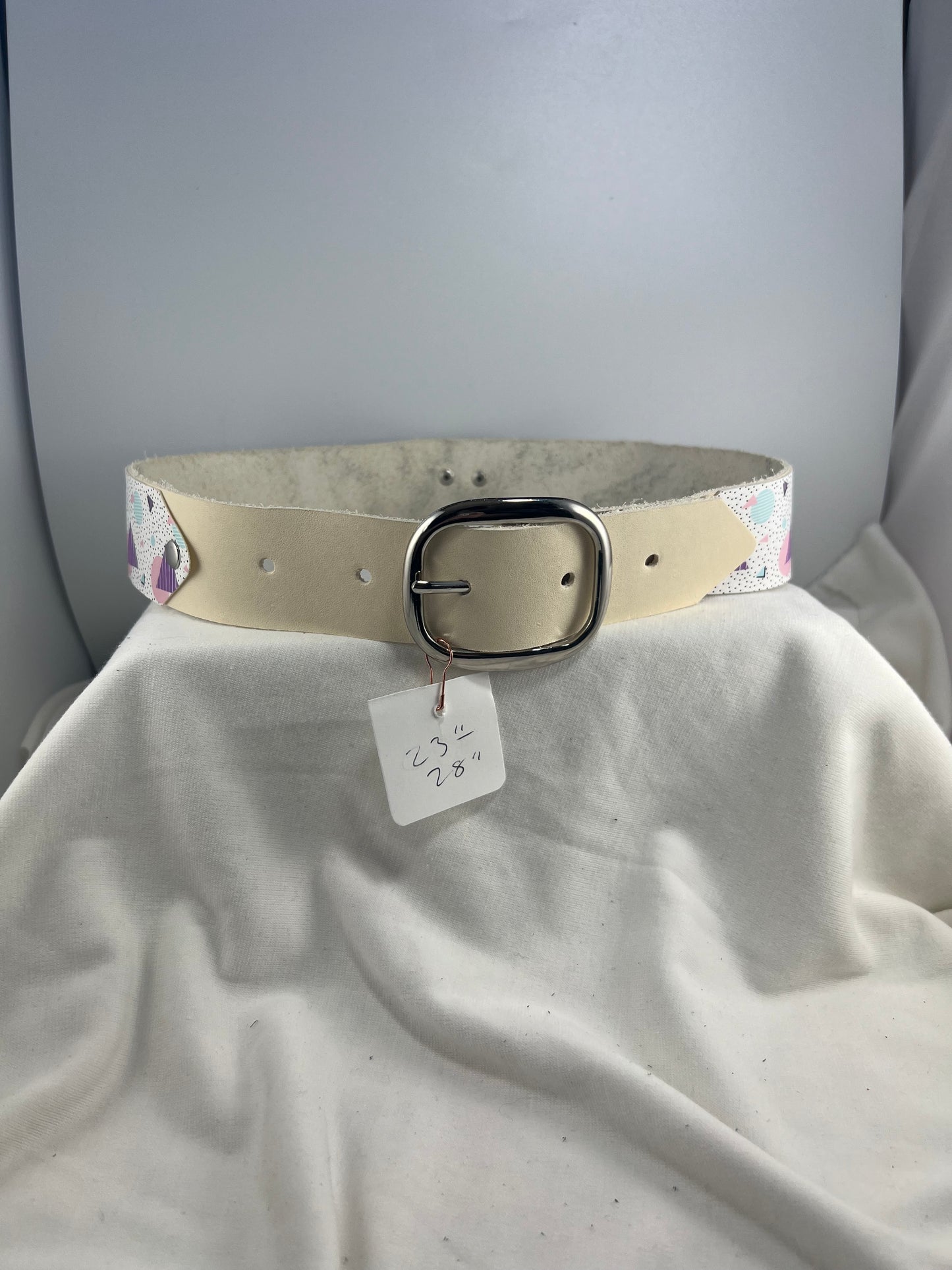 Thick Retro Geometric Patterned White Base Leather Collar