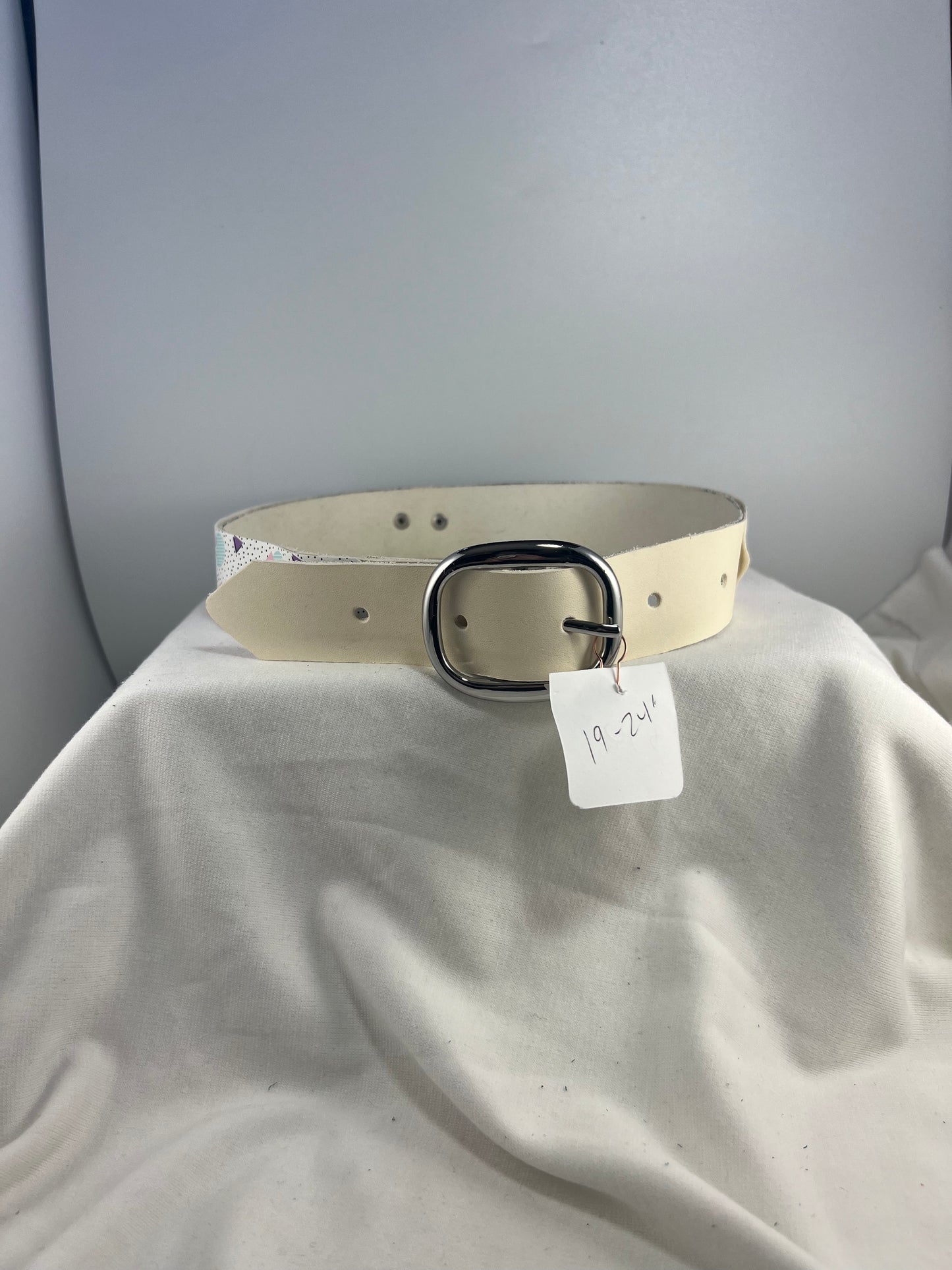 Retro Geometric Patterned White Base Leather Collar w/ O-Ring