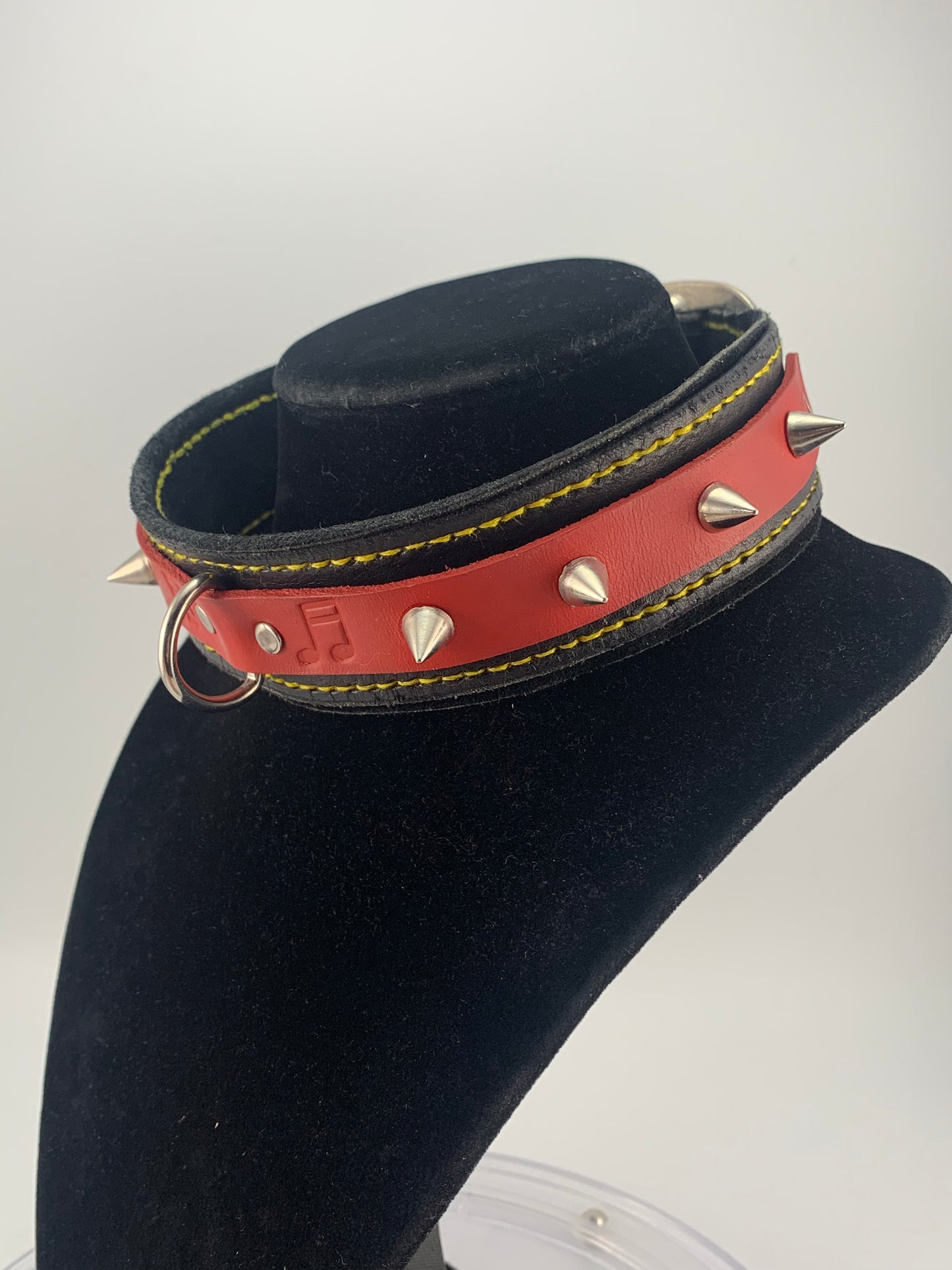 "Surround Sound" Leather Collar